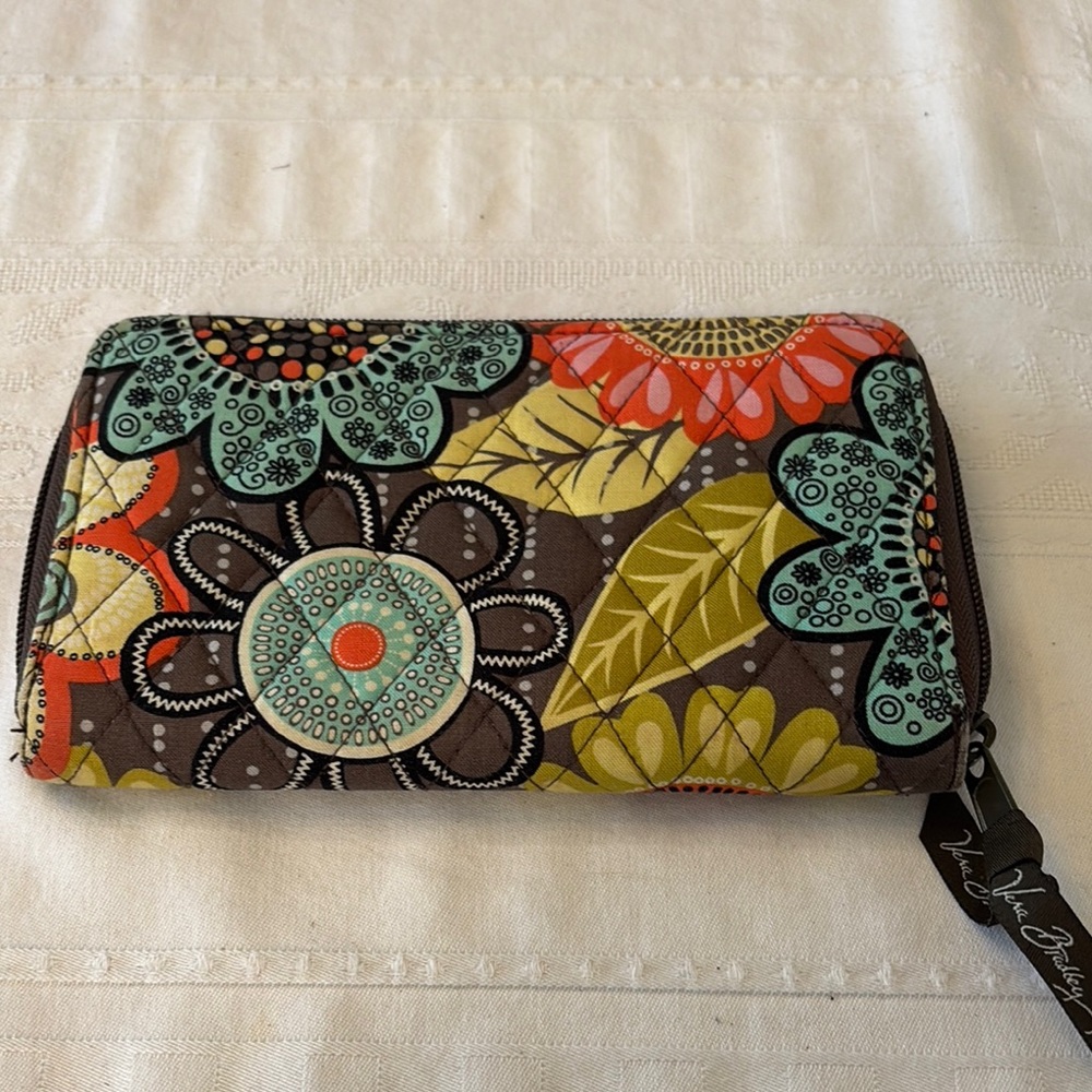 EUC Vera Bradley Floral Wallet - Multicolor